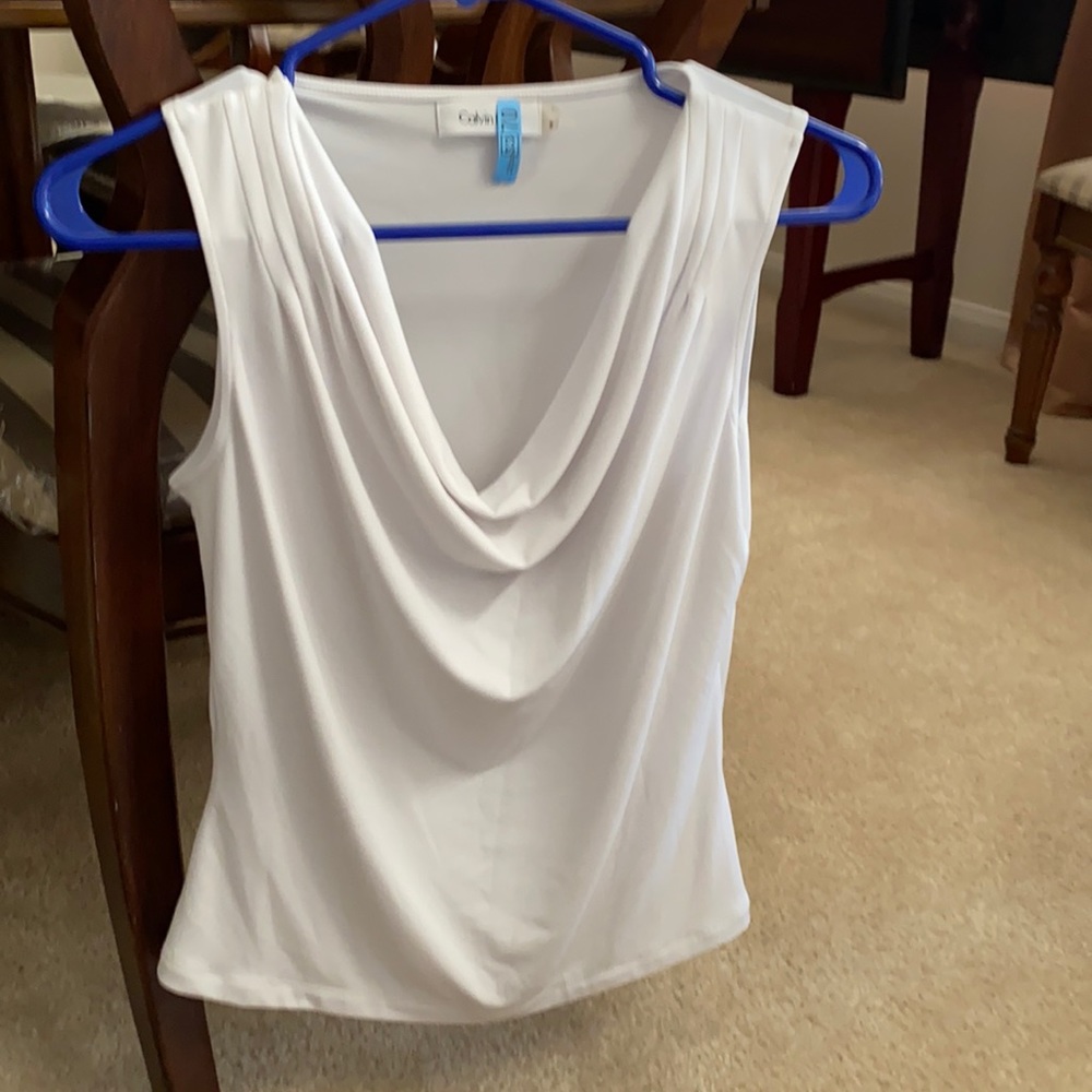 Sleeveless white small blouse